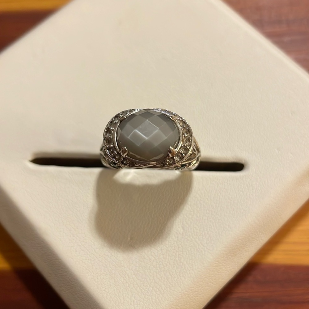 Blue Topaz and Silver with faceted gem stone in top center size 7